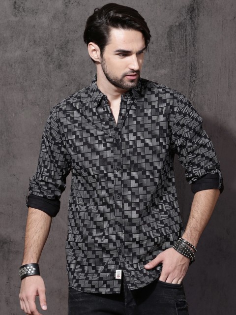 

Roadster Men Black & White Regular Fit Printed Casual Shirt