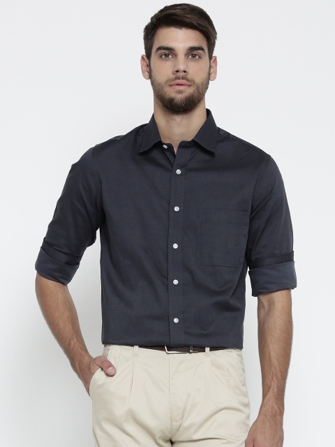 

Arrow Men Navy Blue Solid Semiformal Shirt