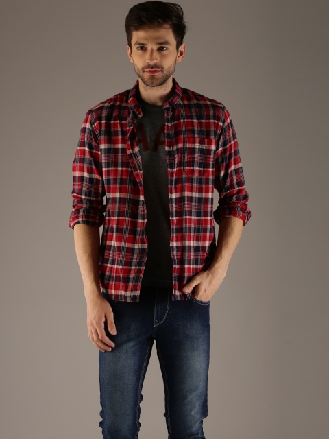 

Flying Machine Men Red & Navy Blue Regular Fit Checked Casual Shirt