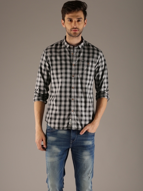 

Flying Machine Men Black & Grey Regular Fit Checked Casual Shirt