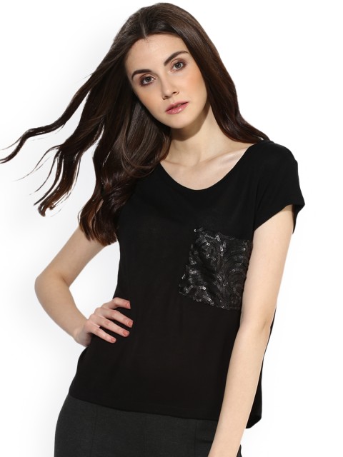 

Kazo Women Black Solid Scoop Neck T-shirt