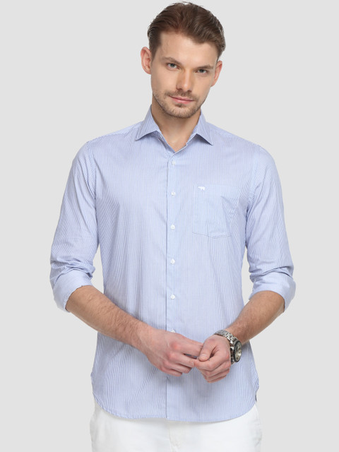 

THE BEAR HOUSE Men Blue & White Sharp Tailored Fit Pinstriped Smart Casual Shirt
