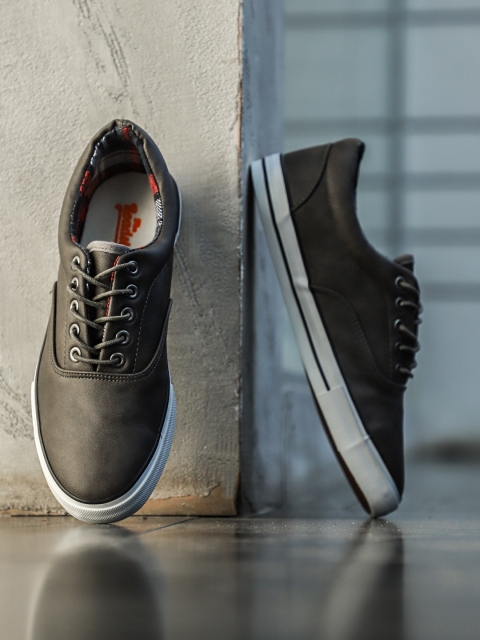 

Roadster Men Grey Sneakers