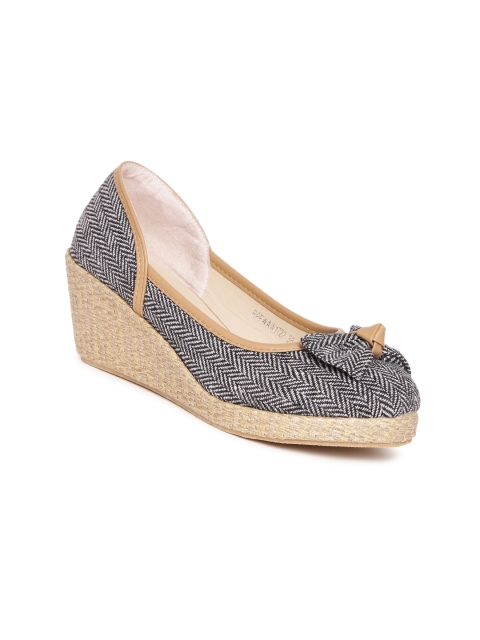 

red pout Women Grey Woven Design Wedges