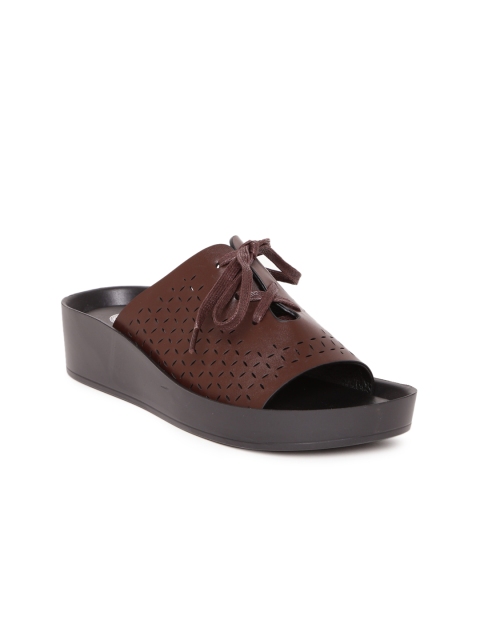 

red pout Women Brown Solid Sandals