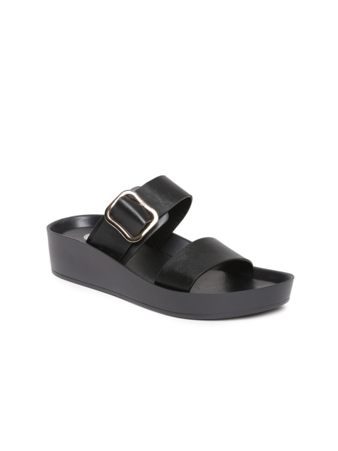 

red pout Women Black Flatforms