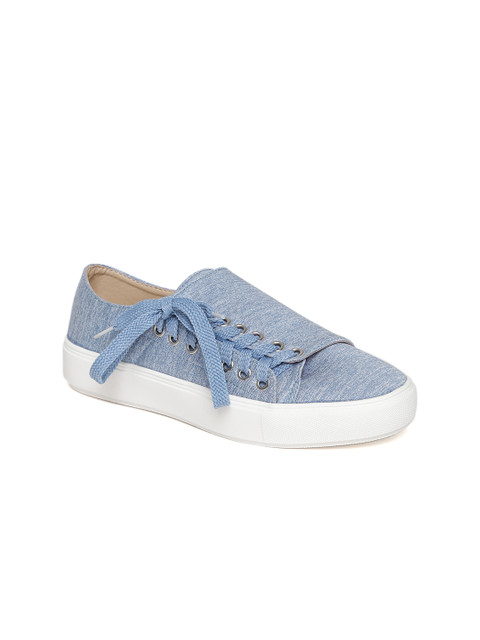 

red pout Women Blue Sneakers