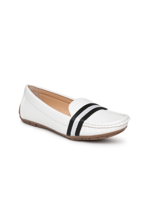 

red pout Women White Loafers