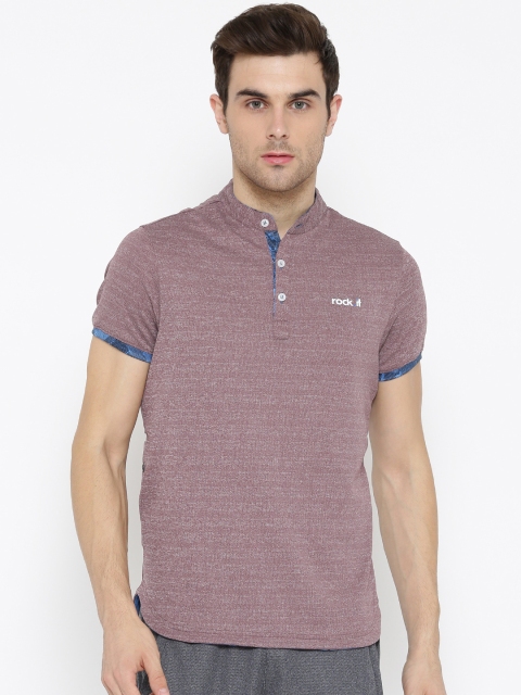 

rock.it Men Burgundy Solid Mandarin Collar T-shirt