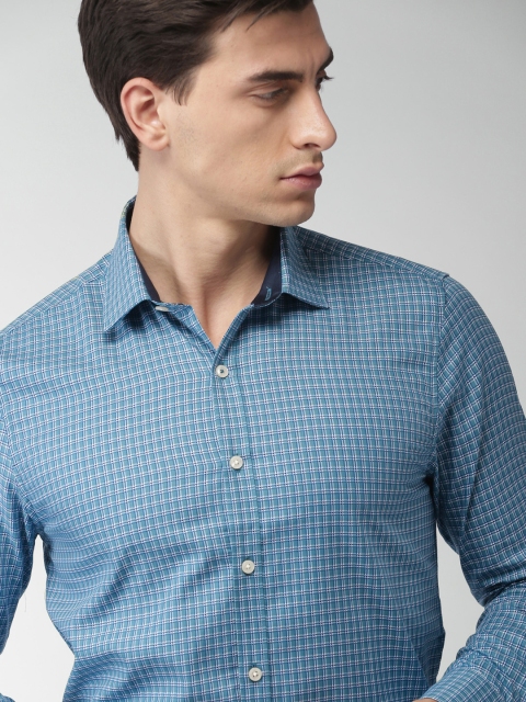 

INVICTUS Men Green Slim Fit Checked Casual Shirt