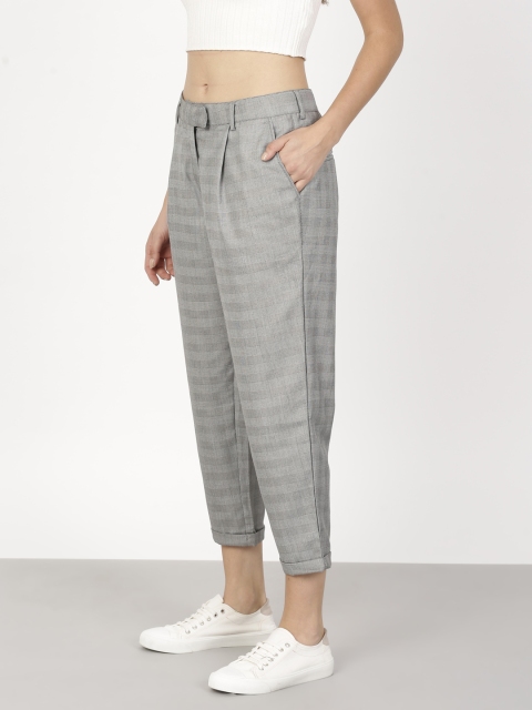 

ether Women Grey Tapered Fit Checked Cropped Trousers
