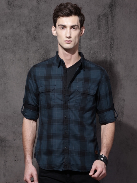 

Roadster Men Blue & Black Regular Fit Checked Casual Shirt