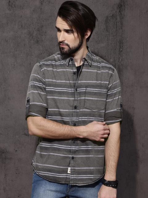 

Roadster Men Grey & Off-White Regular Fit Striped Casual Shirt
