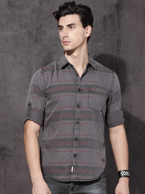

Roadster Men Grey Regular Fit Striped Casual Shirt