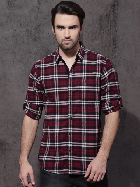

Roadster Men Maroon & Black Regular Fit Brushed Checks Casual Shirt