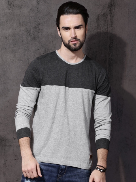 

Roadster Men Grey Melange Solid Round Neck T-shirt