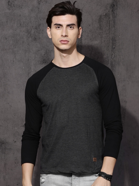 

Roadster Men Charcoal Grey Solid Round Neck T-shirt