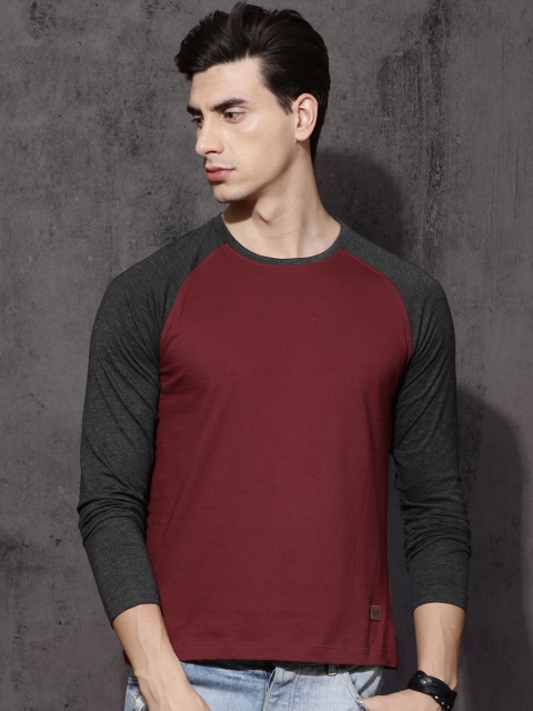

Roadster Men Maroon Solid Round Neck T-shirt