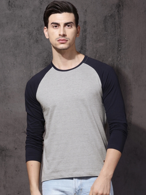 

Roadster Men Grey Melange Solid Round Neck T-shirt
