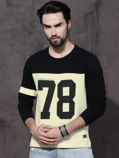 

Roadster Men Black Off-White Printed Round Neck Pure Cotton T-shirt