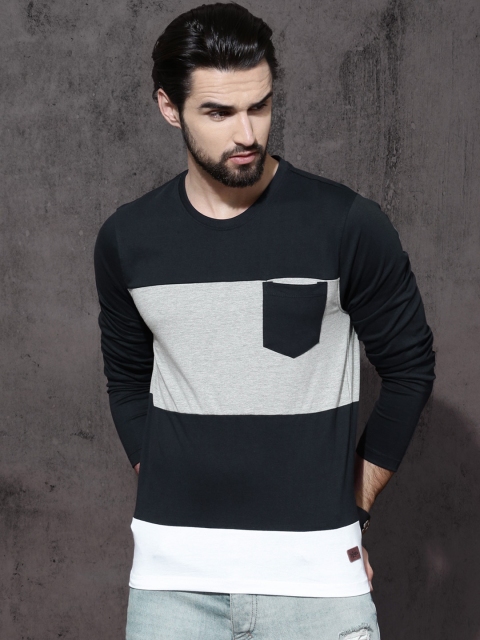 

Roadster Men Grey Melange & Navy Blue Colourblocked T-shirt