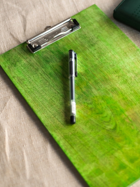 

ExclusiveLane Green Wooden Dafti Clip Board
