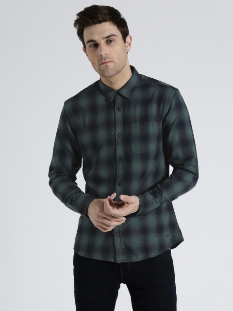 

s.Oliver Men Green & Black Regular Fit Checked Casual Shirt