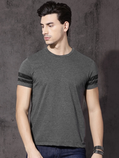 

Roadster Men Grey Solid Round Neck T-shirt