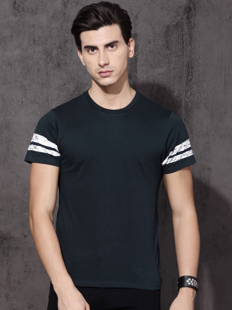

Roadster Men Navy Blue Solid Round Neck T-shirt