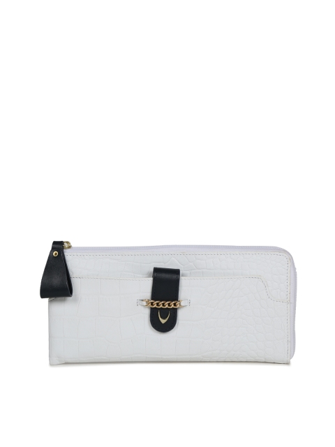 

Hidesign Women White Textured Zip Around Wallet