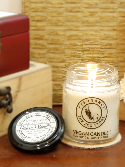 

Resonance White Vanilla Scented Candle