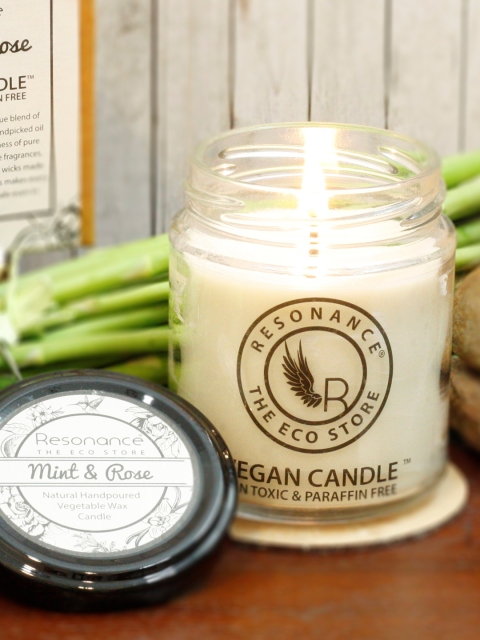 

Resonance White Mint & Rose Scented Candle