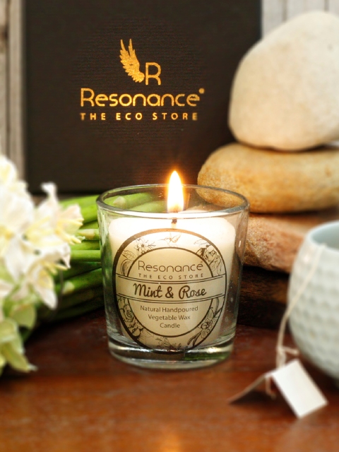 

Resonance White Mint & Rose Scented Candle