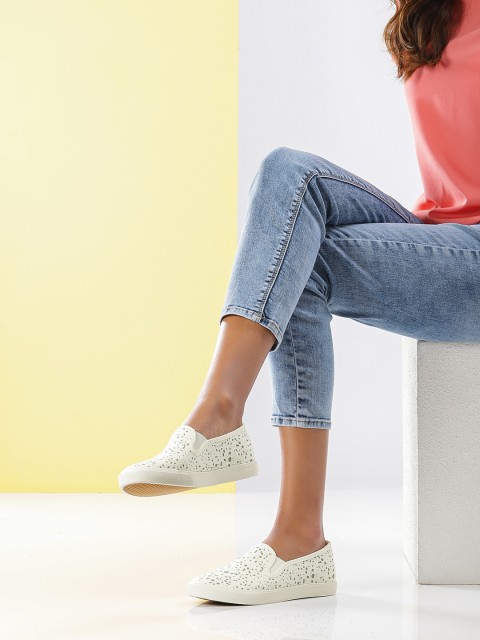 

Kook N Keech Women White & Grey Printed Slip-On Sneakers