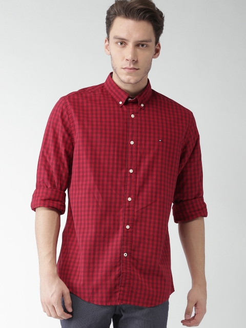 

Tommy Hilfiger Men Red Classic Fit Checked Casual Shirt
