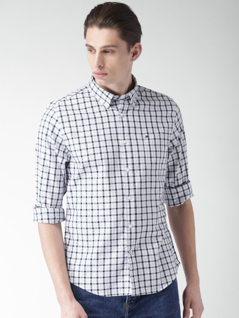 

Tommy Hilfiger Men White & Navy Blue Regular Fit Checked Casual Shirt