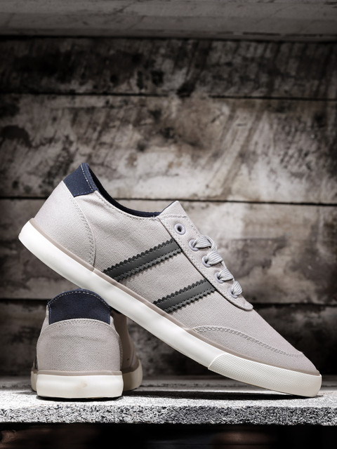

Roadster Men Grey Sneakers