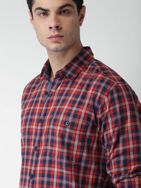 

Harvard Men Red & Navy Blue Regular Fit Checked Casual Shirt