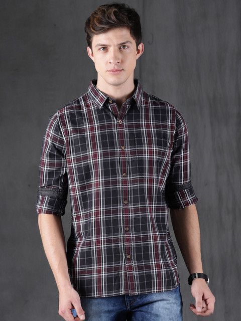 

WROGN Men Black & Maroon Smart Relaxed Fit Checked Casual Shirt
