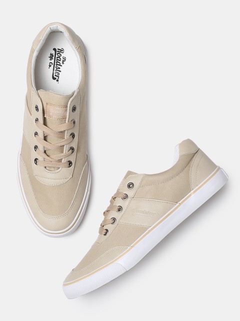 

Roadster Men Beige Sneakers