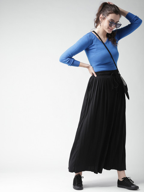 

Species Women Blue Solid Sweater