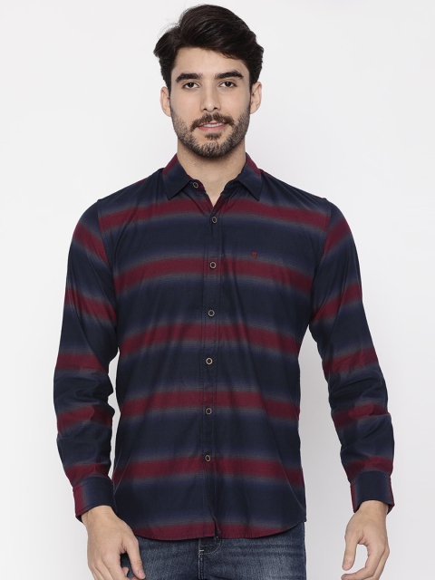 

Wrangler Men Maroon & Navy Regular Fit Striped Casual Shirt