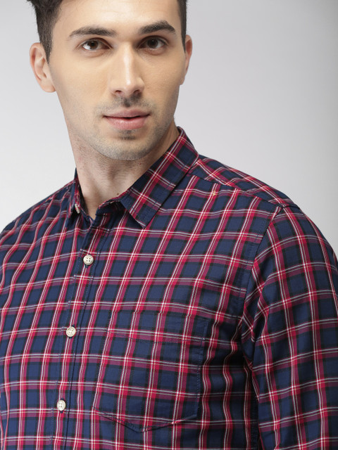 

Harvard Men Navy Blue & Red Regular Fit Checked Casual Shirt