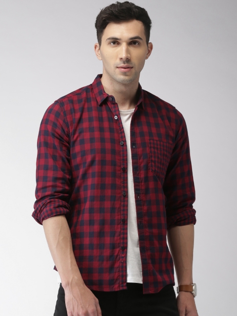 

Harvard Men Maroon & Navy Blue Regular Fit Checked Casual Shirt