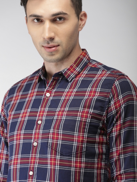 

Harvard Men Red & Navy Blue Regular Fit Checked Casual Shirt