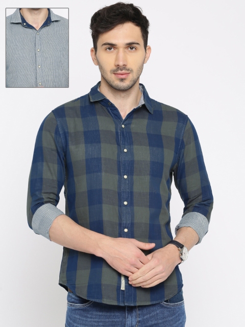 

Levis Men Navy Blue & Charcoal Regular Fit Checked Casual Reversible Shirt