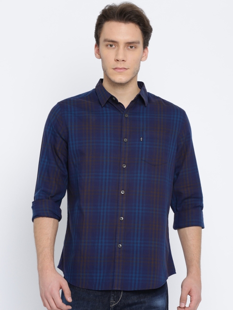 

Levis Men Blue & Brown Regular Fit Checked Casual Shirt