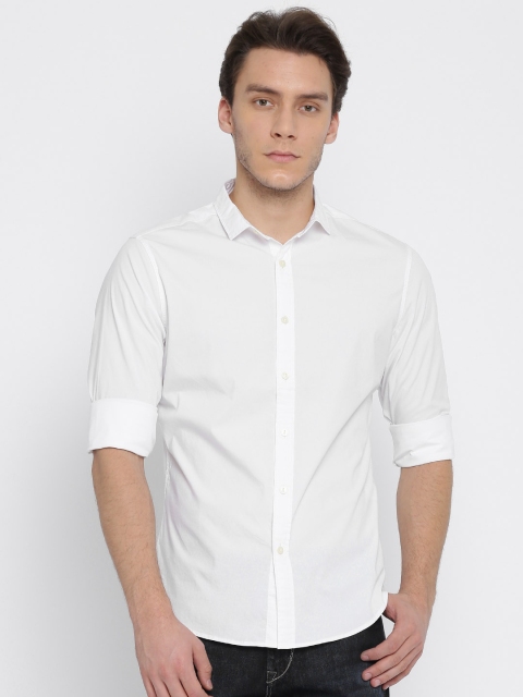 

Levis Men White Slim Fit Solid Casual Shirt