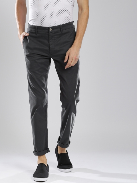 

Levis Men Charcoal Grey Regular Fit Solid Chinos