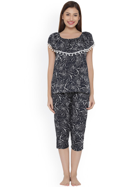 

Clovia Black Printed Lounge Set LS0192P08XXL